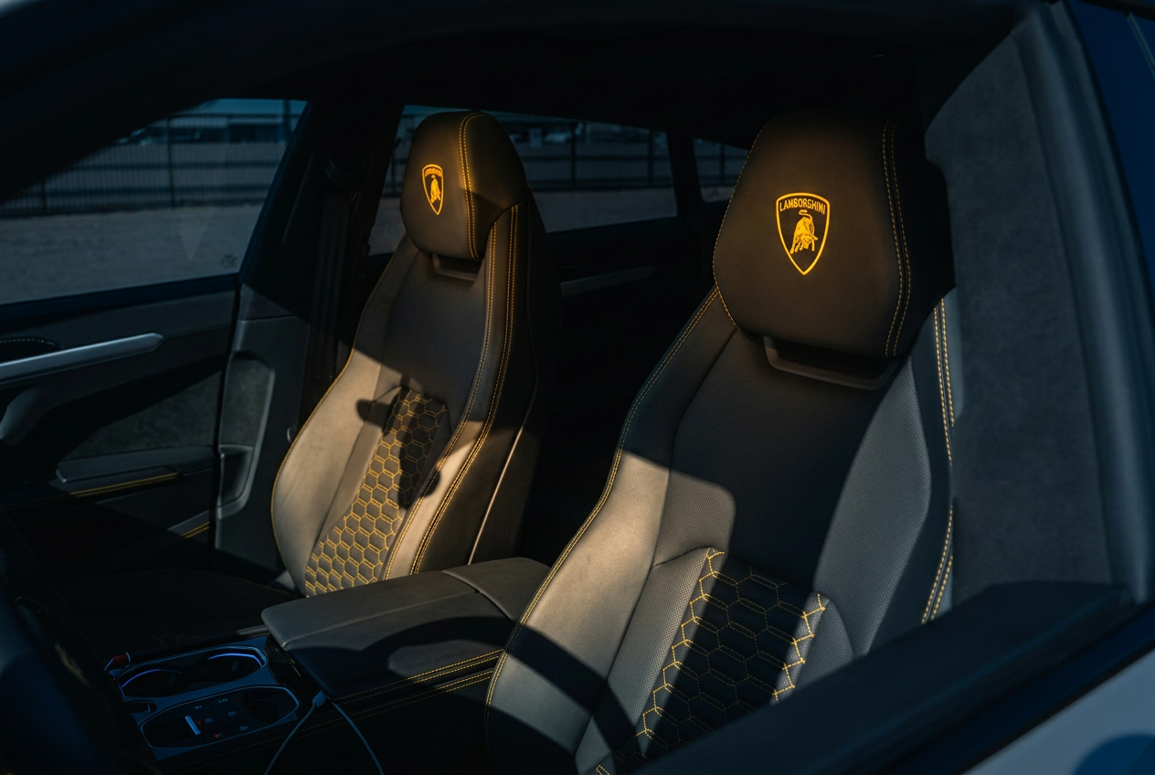 Lamborghini Urus S interior